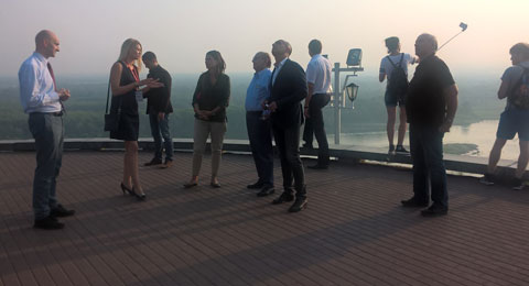 The Italian delegation at the monument to Salavat Yulaev.